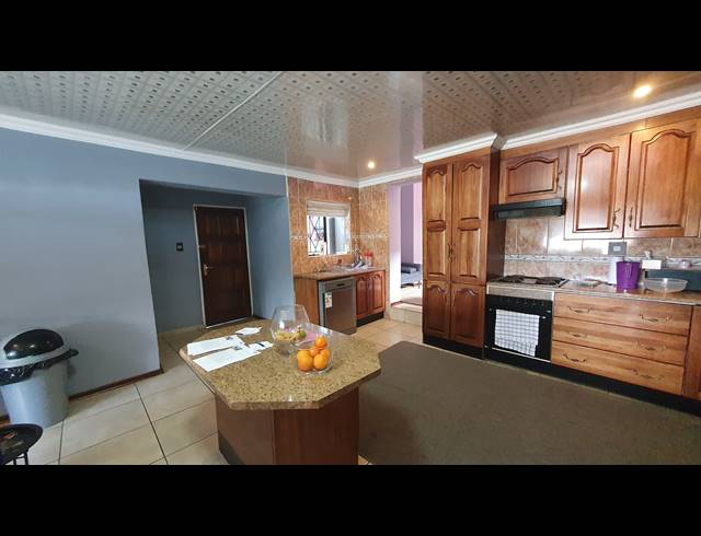 5 BEDROOM FREEHOLD FOR SALE IN LINMEYER